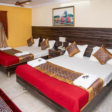 Vrindavan Comfort Inn Hyderabad Exterior photo