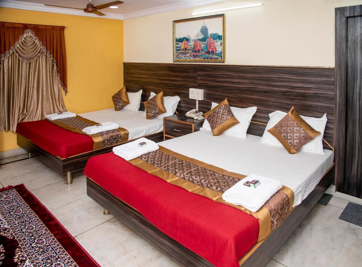 Vrindavan Comfort Inn Hyderabad Exterior photo